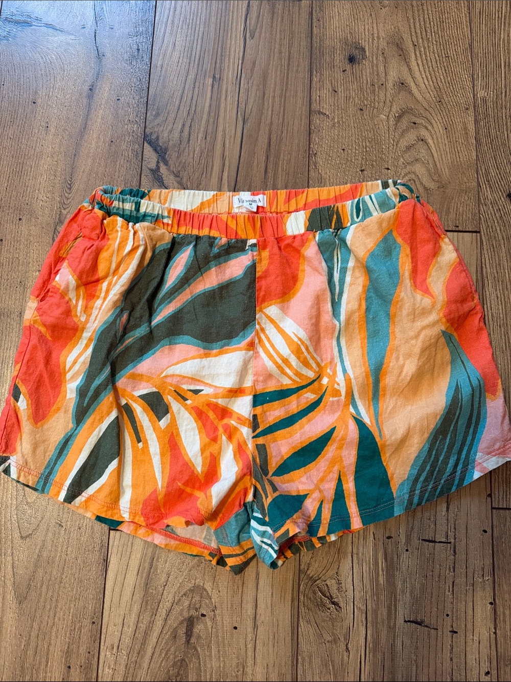 VITAMIN A EcoLinen Tallows Shorts Medium M Tropical Leaf Print Pull On Pocket